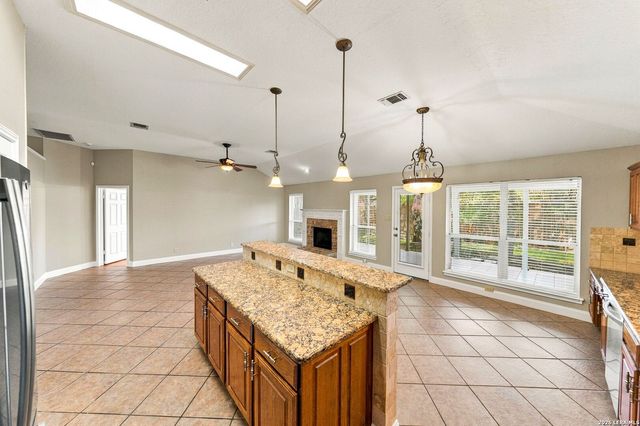 4011 LEGEND RANCH DR, San Antonio, TX 78230