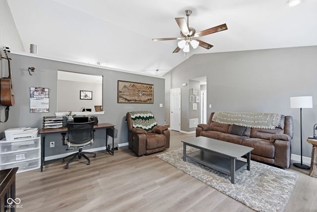 906 Moonlight Court, Mooresville, IN 46158