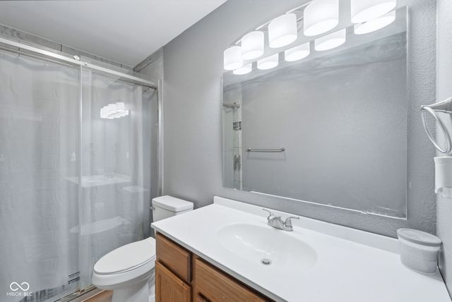 906 Moonlight Court, Mooresville, IN 46158