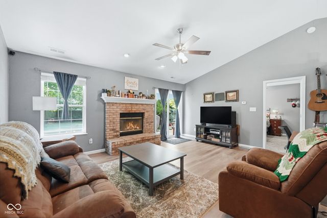 906 Moonlight Court, Mooresville, IN 46158