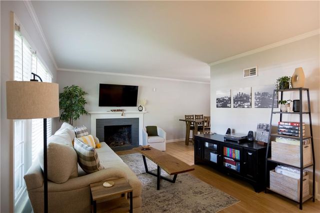 3813 W 79th Street, Prairie Village, KS 66208