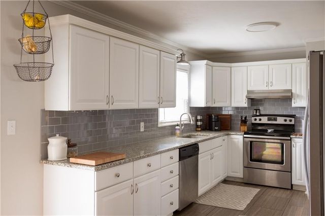 3813 W 79th Street, Prairie Village, KS 66208