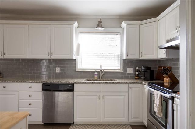 3813 W 79th Street, Prairie Village, KS 66208