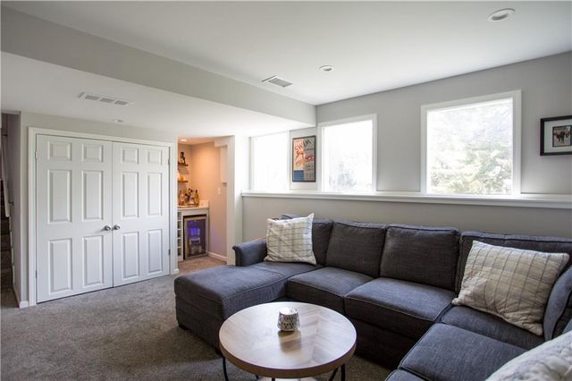 3813 W 79th Street, Prairie Village, KS 66208