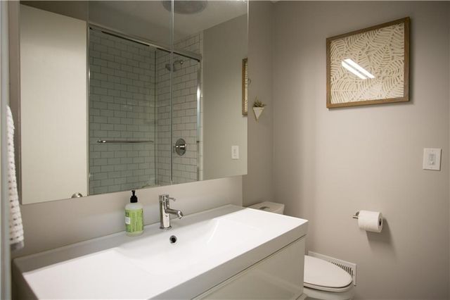 3813 W 79th Street, Prairie Village, KS 66208