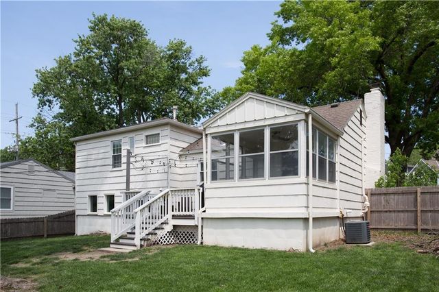 3813 W 79th Street, Prairie Village, KS 66208