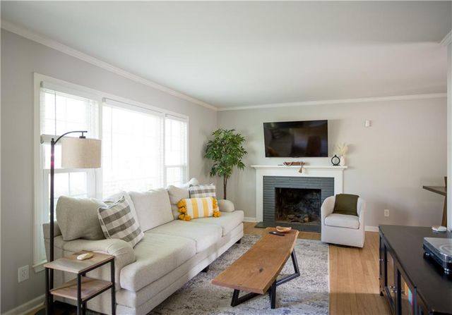 3813 W 79th Street, Prairie Village, KS 66208