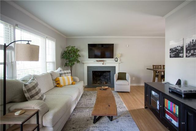 3813 W 79th Street, Prairie Village, KS 66208