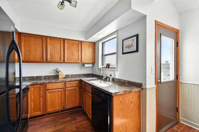 330 Willow Grove DRIVE #E, Pewaukee, WI 53072