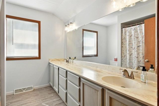 330 Willow Grove DRIVE #E, Pewaukee, WI 53072
