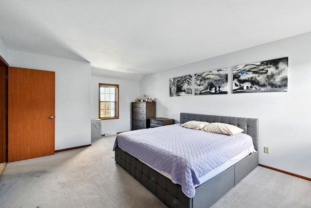 330 Willow Grove DRIVE #E, Pewaukee, WI 53072