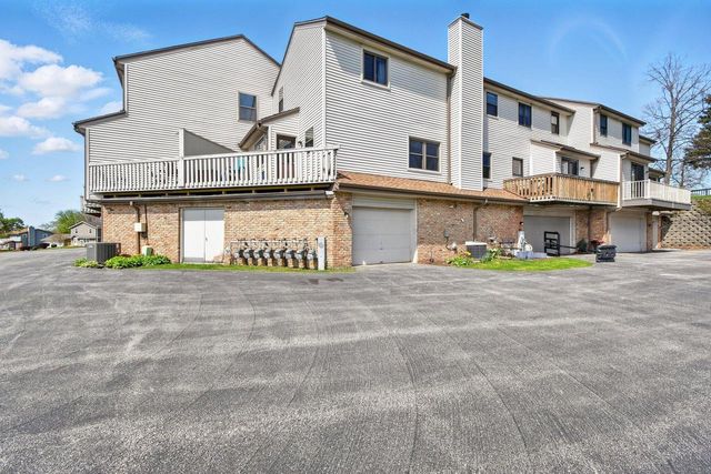 330 Willow Grove DRIVE #E, Pewaukee, WI 53072