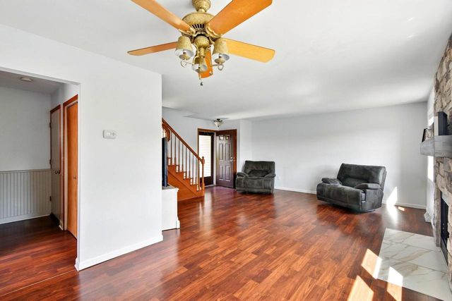 330 Willow Grove DRIVE #E, Pewaukee, WI 53072