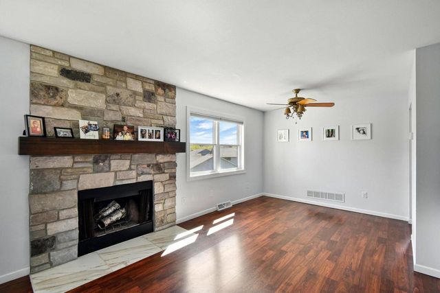 330 Willow Grove DRIVE #E, Pewaukee, WI 53072