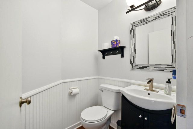 330 Willow Grove DRIVE #E, Pewaukee, WI 53072