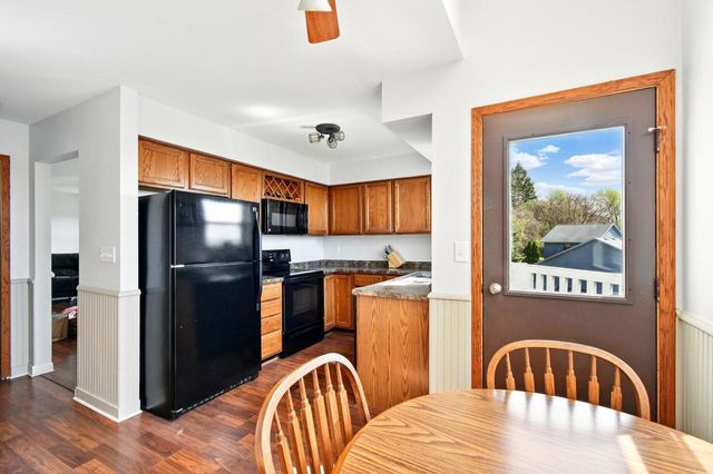 330 Willow Grove DRIVE #E, Pewaukee, WI 53072