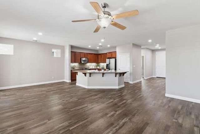 8013 Solomon Dr, Elk Grove, CA 95757