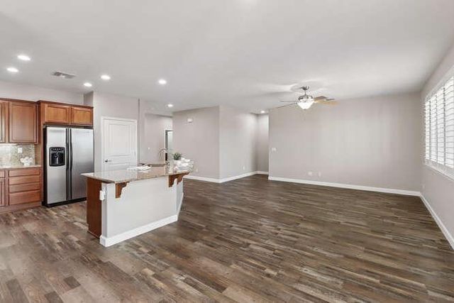 8013 Solomon Dr, Elk Grove, CA 95757