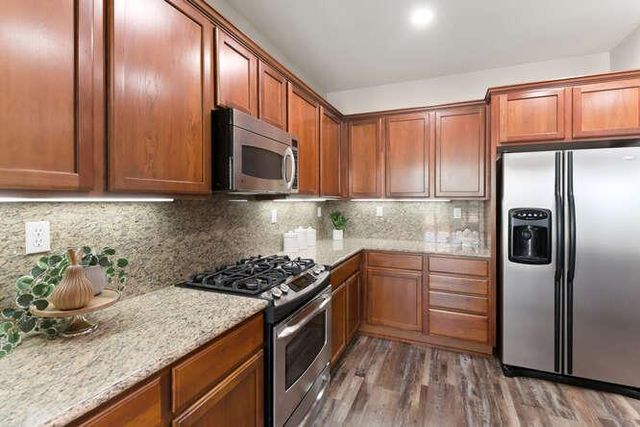 8013 Solomon Dr, Elk Grove, CA 95757