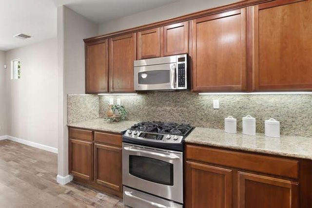 8013 Solomon Dr, Elk Grove, CA 95757