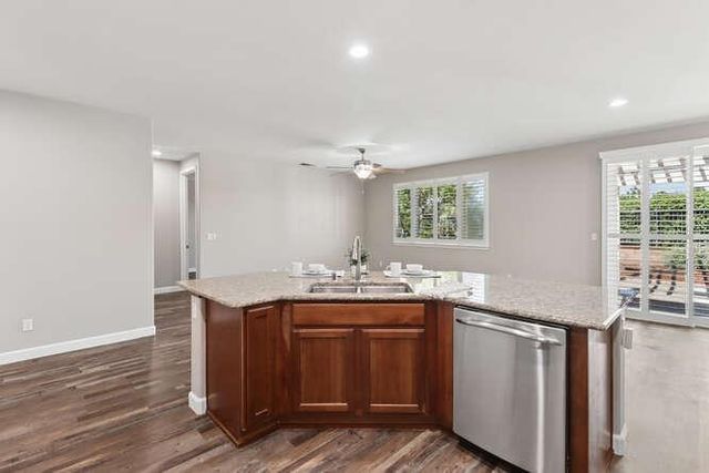 8013 Solomon Dr, Elk Grove, CA 95757