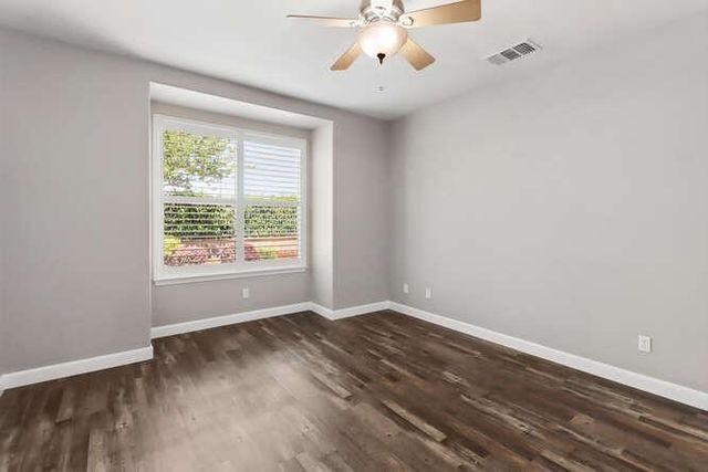 8013 Solomon Dr, Elk Grove, CA 95757