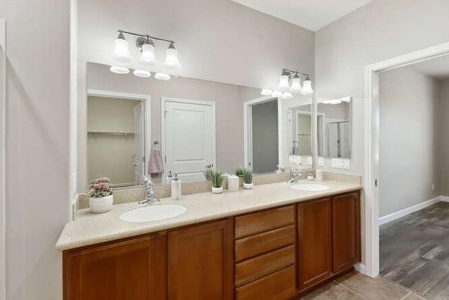 8013 Solomon Dr, Elk Grove, CA 95757