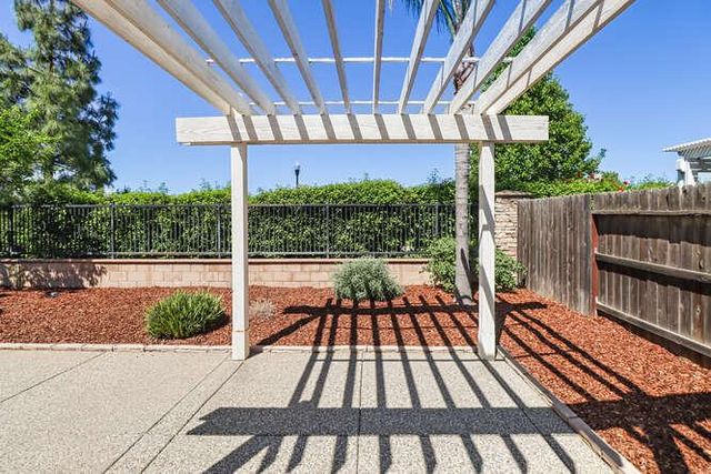 8013 Solomon Dr, Elk Grove, CA 95757