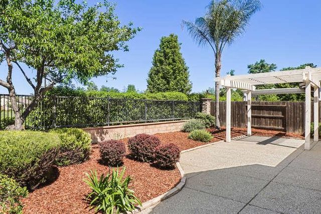 8013 Solomon Dr, Elk Grove, CA 95757