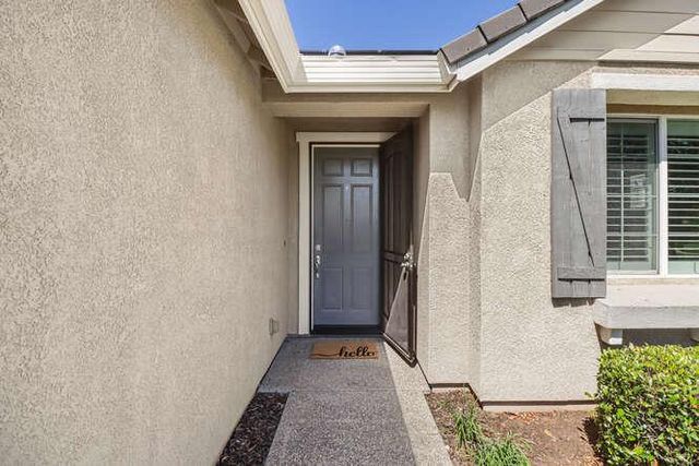 8013 Solomon Dr, Elk Grove, CA 95757