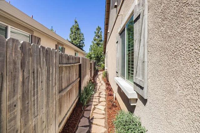 8013 Solomon Dr, Elk Grove, CA 95757