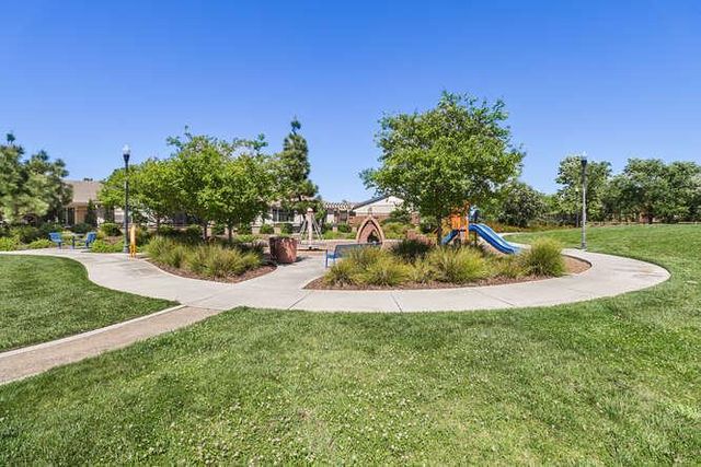 8013 Solomon Dr, Elk Grove, CA 95757