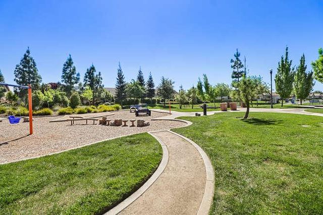 8013 Solomon Dr, Elk Grove, CA 95757