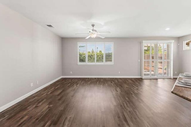 8013 Solomon Dr, Elk Grove, CA 95757