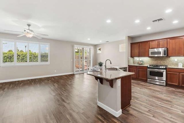 8013 Solomon Dr, Elk Grove, CA 95757