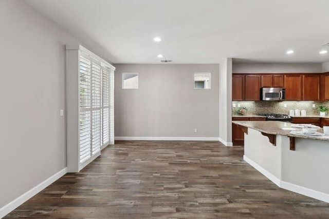 8013 Solomon Dr, Elk Grove, CA 95757