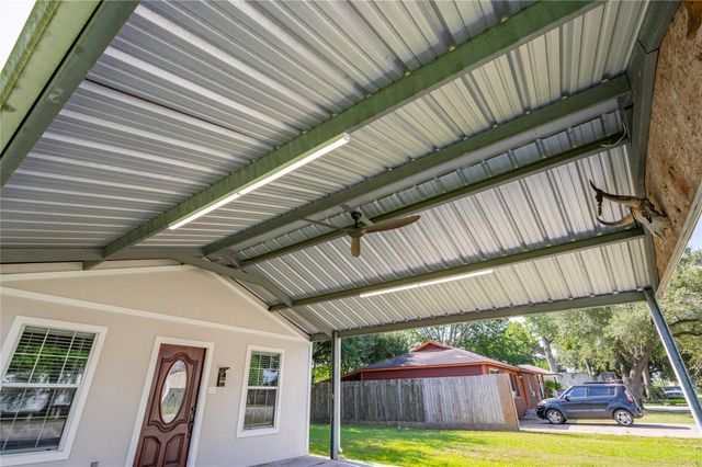 507 W Oak Street, Highlands, TX 77562