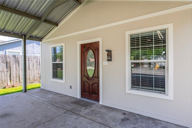 507 W Oak Street, Highlands, TX 77562