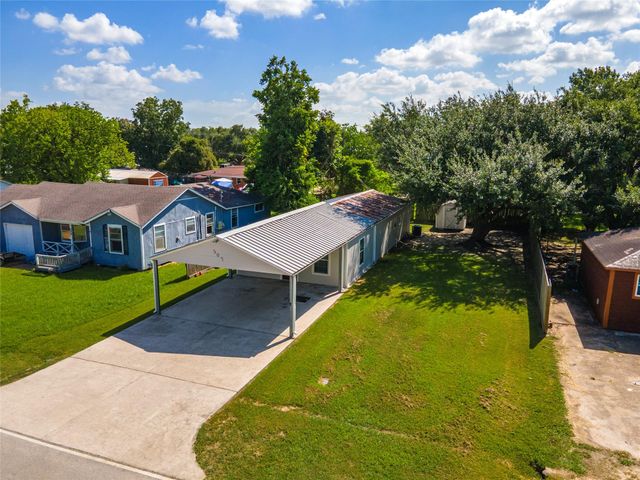 507 W Oak Street, Highlands, TX 77562