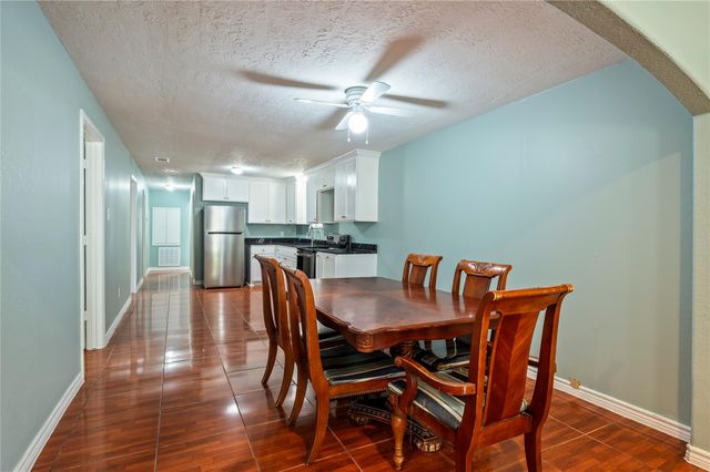 507 W Oak Street, Highlands, TX 77562