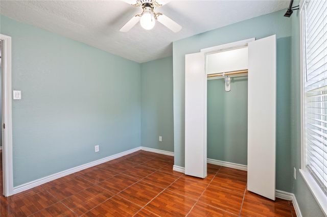 507 W Oak Street, Highlands, TX 77562