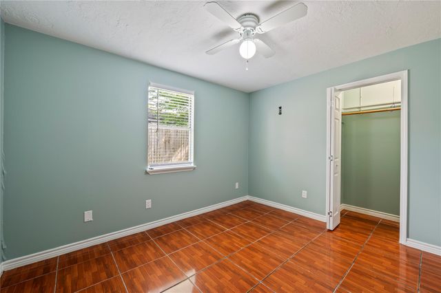 507 W Oak Street, Highlands, TX 77562