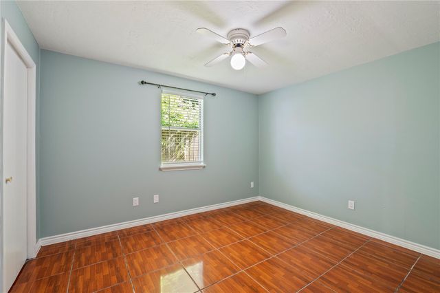 507 W Oak Street, Highlands, TX 77562