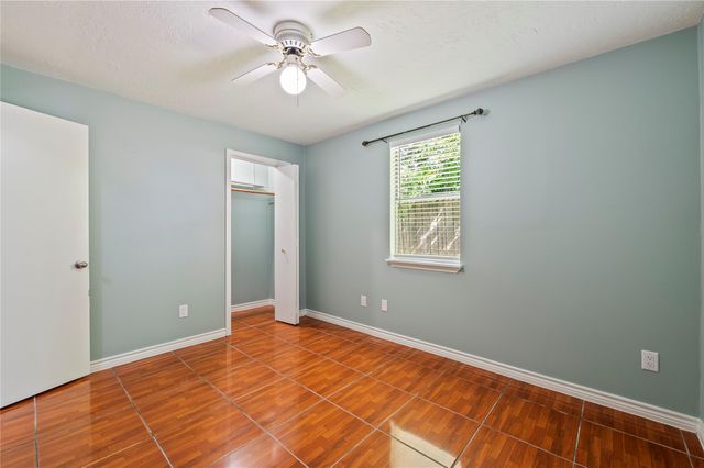 507 W Oak Street, Highlands, TX 77562