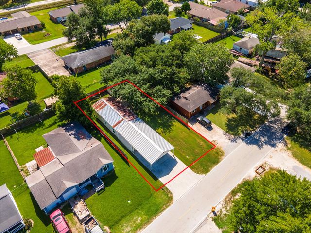 507 W Oak Street, Highlands, TX 77562