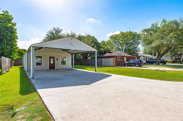507 W Oak Street, Highlands, TX 77562