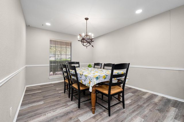 1008 Dove DR, Manchaca, TX 78652