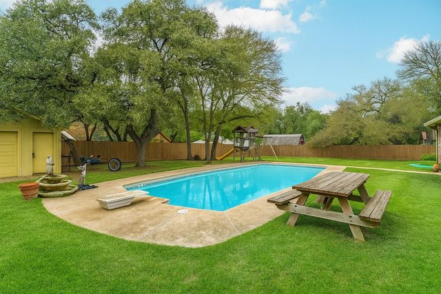 1008 Dove DR, Manchaca, TX 78652