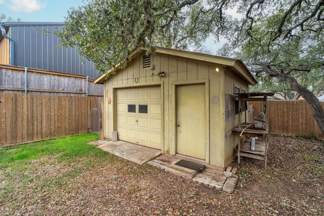 1008 Dove DR, Manchaca, TX 78652