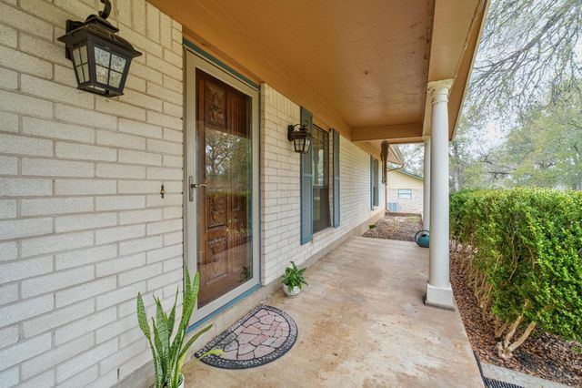 1008 Dove DR, Manchaca, TX 78652